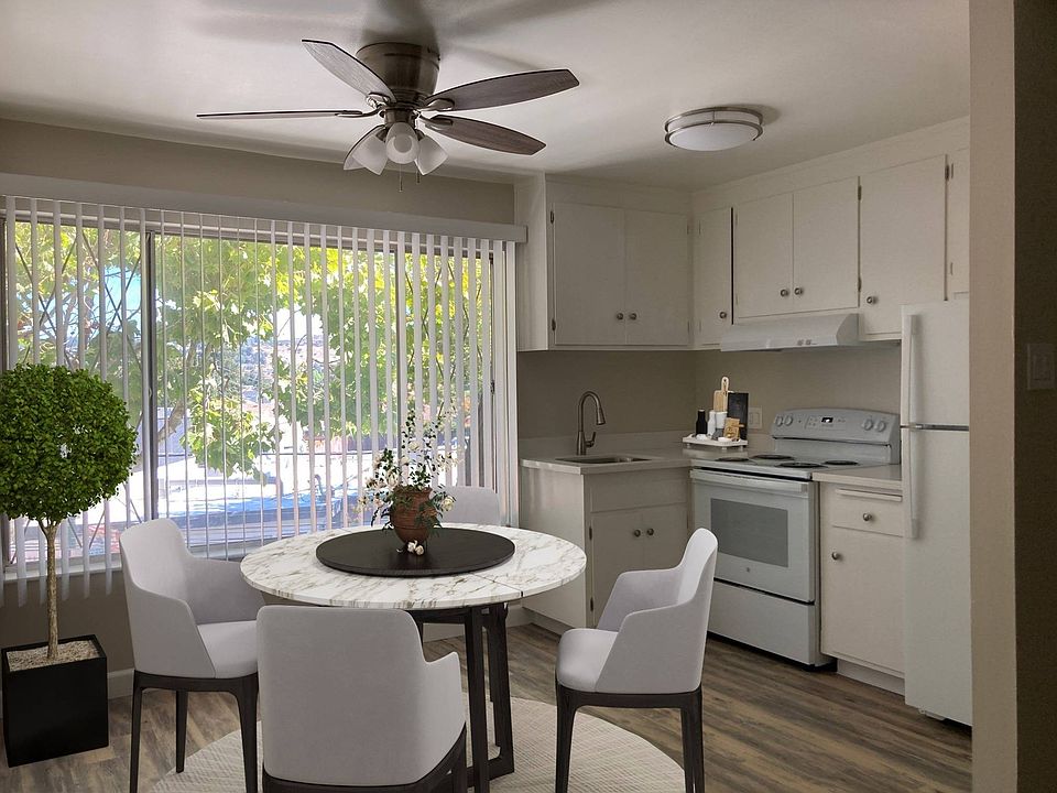 Kitchen/Dining Area