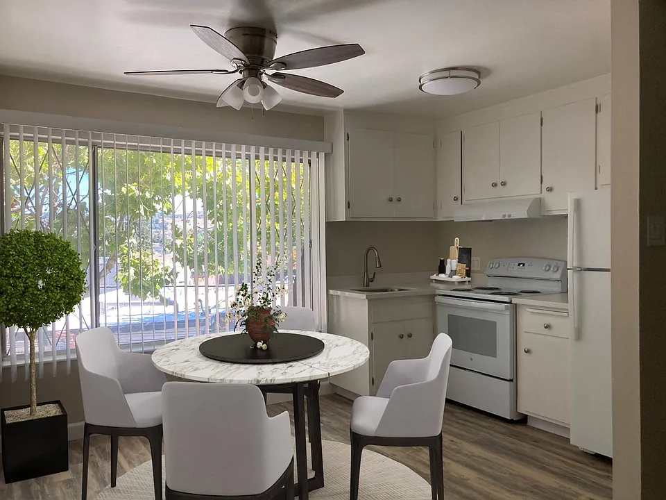 Kitchen/Dining Area