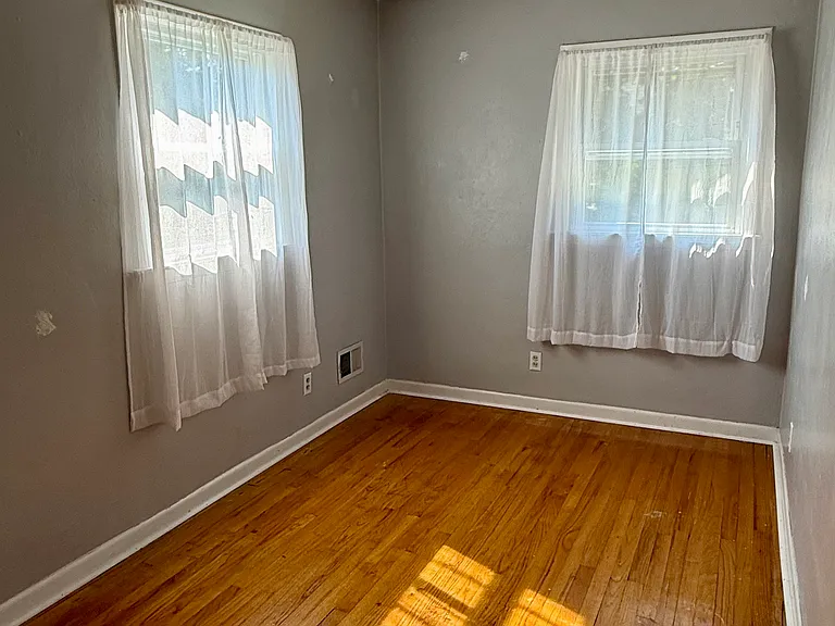 1304-1306 Carrie Ave — Photo 9
