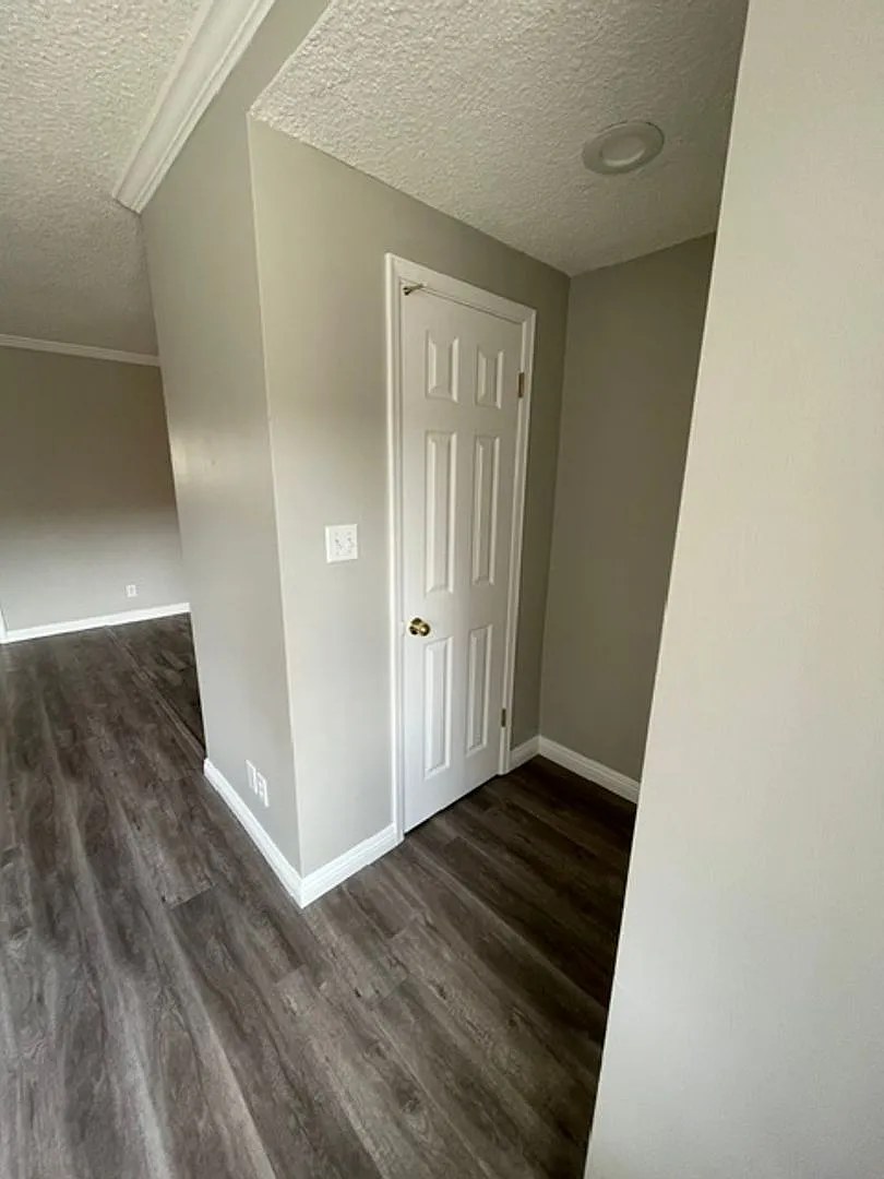 1125 E Foothill Blvd SLV — Photo 4