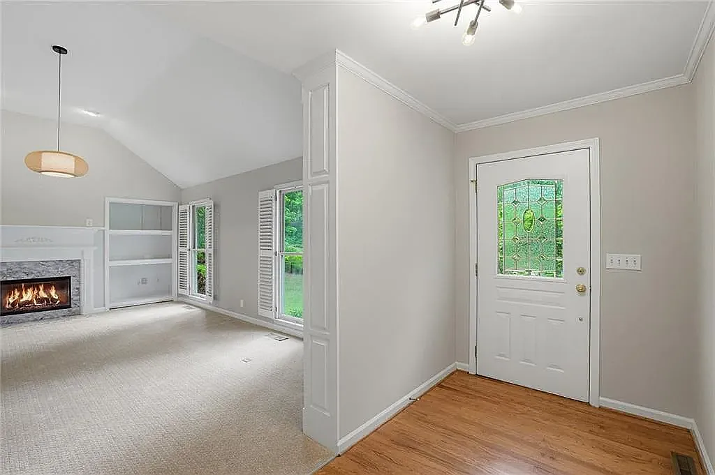 13 Bedford Rdg NW — Photo 2