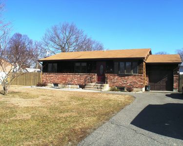 7 Seaford Ave, Mastic, NY, 11950