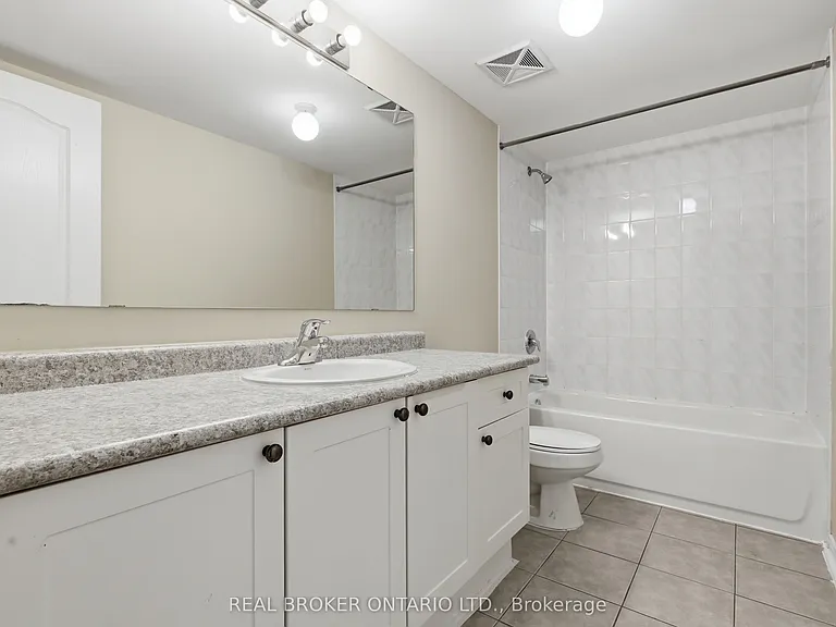3985 Eglinton Ave W — Photo 13