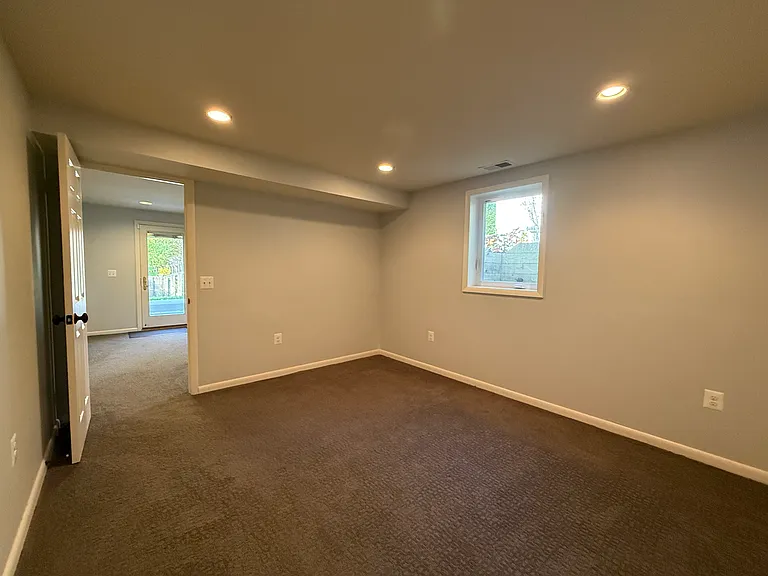 Bedroom 1
Measures 12'7" x 10'8"