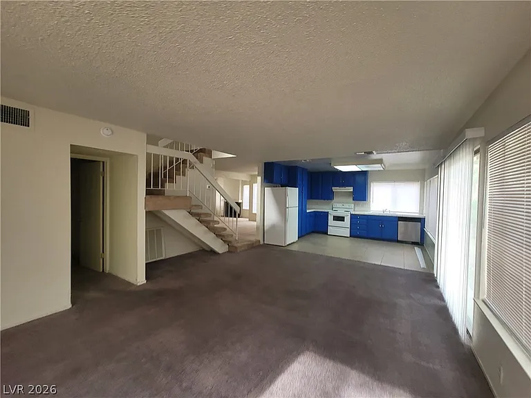 4760 Woodridge Rd — Photo 37
