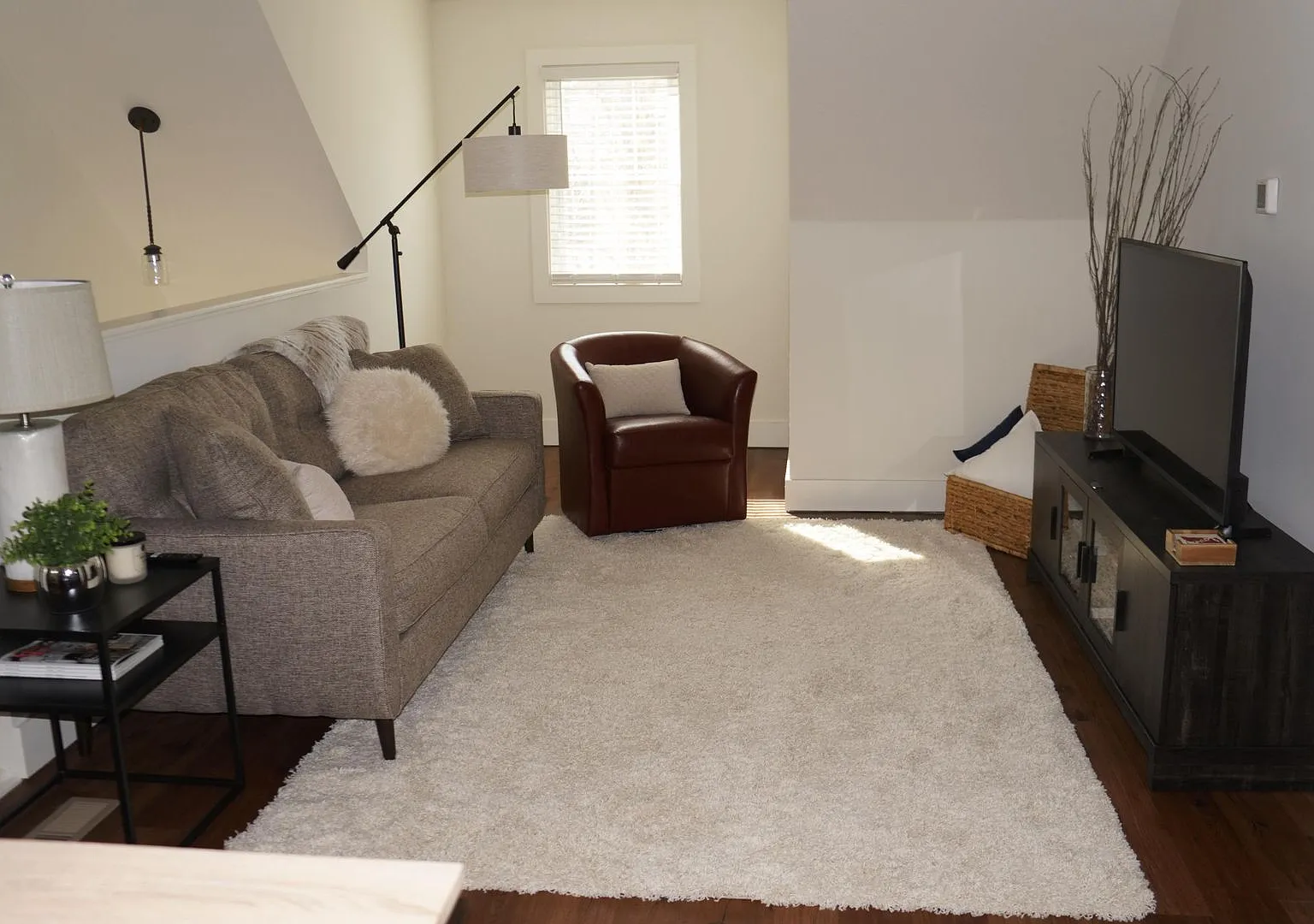 305 E Wylie St — Photo 3