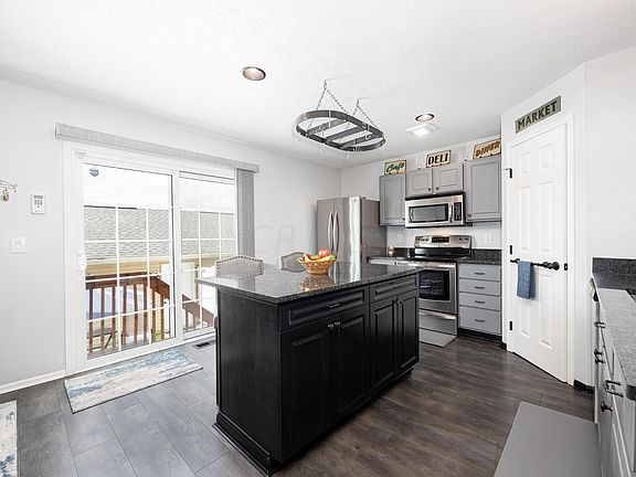 3rd image of 275 Oxford Oak Dr