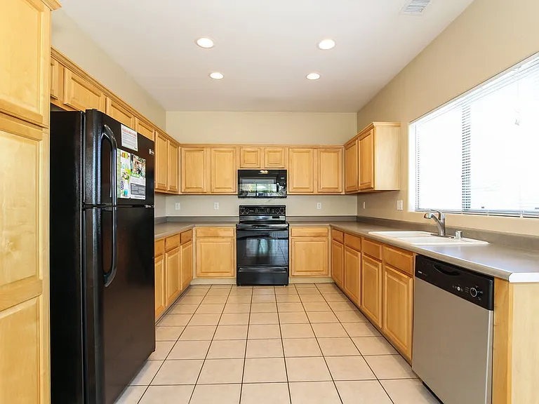 5245 W Bowker St — Photo 4