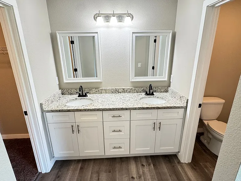 8833 Hampshire Dr — Photo 26