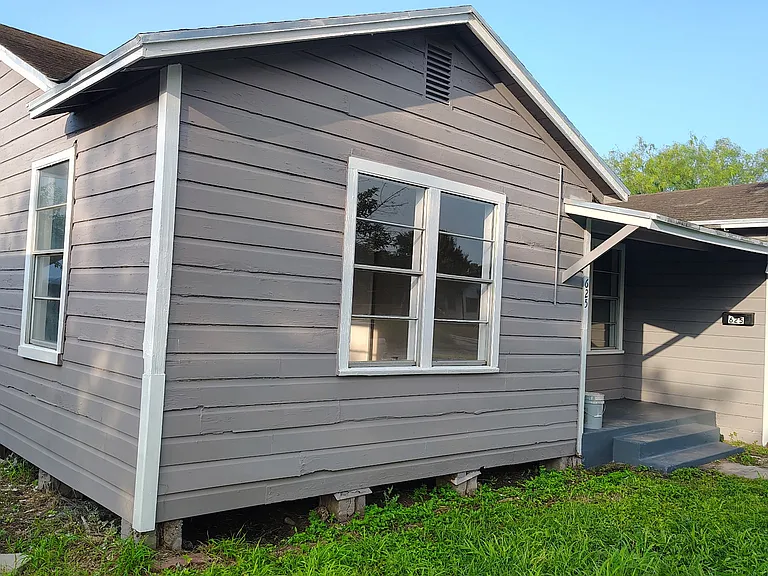 625 W Avenue D — Photo 21