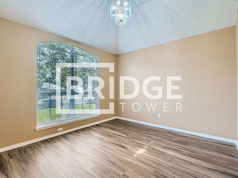 409 Kelley Ct — Photo 4