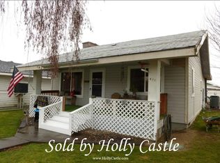 411 E 2nd St, Granger, WA 98932