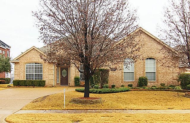 1st image of 730 Crestwood Dr