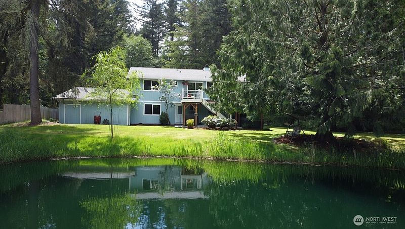2nd image of 7733 Redstart Drive SE