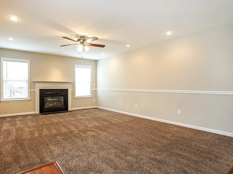 6412 Willowlawn Dr — Photo 4