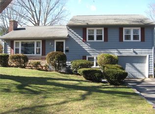 89 Edmond Dr, Warwick, RI 02886
