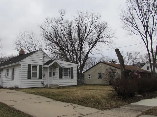 319 N Walnut St, Janesville, WI 53548