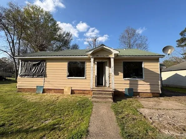 910 E 2nd St, Hope, AR 71801