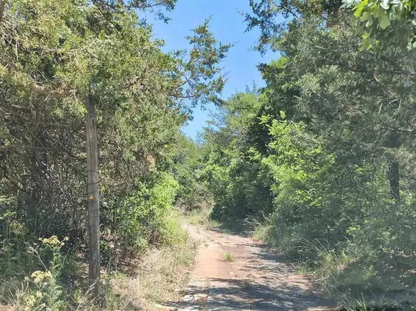 107 Hollar Rd, Anadarko, OK 73005