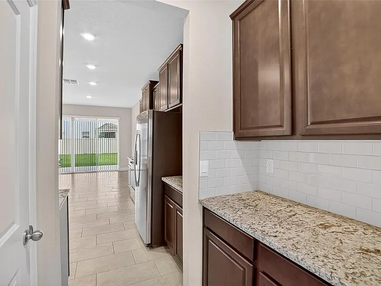 2546 Warren Acres Blvd — Photo 8