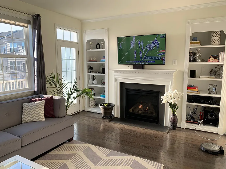 7527 Honey Locust Ln