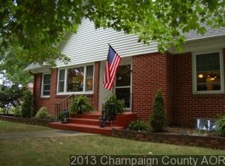 303 Walnut St, Mahomet, IL 61853