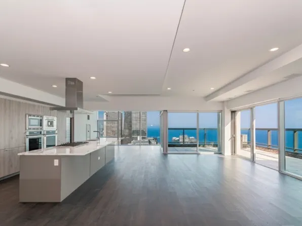 240 E Illinois St #5202, Chicago, IL 60611