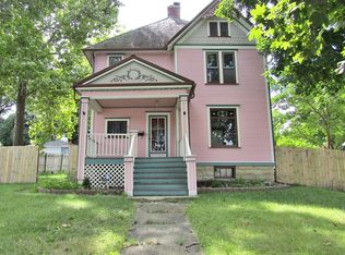 617 Geneva Rd, St Charles, IL 60174