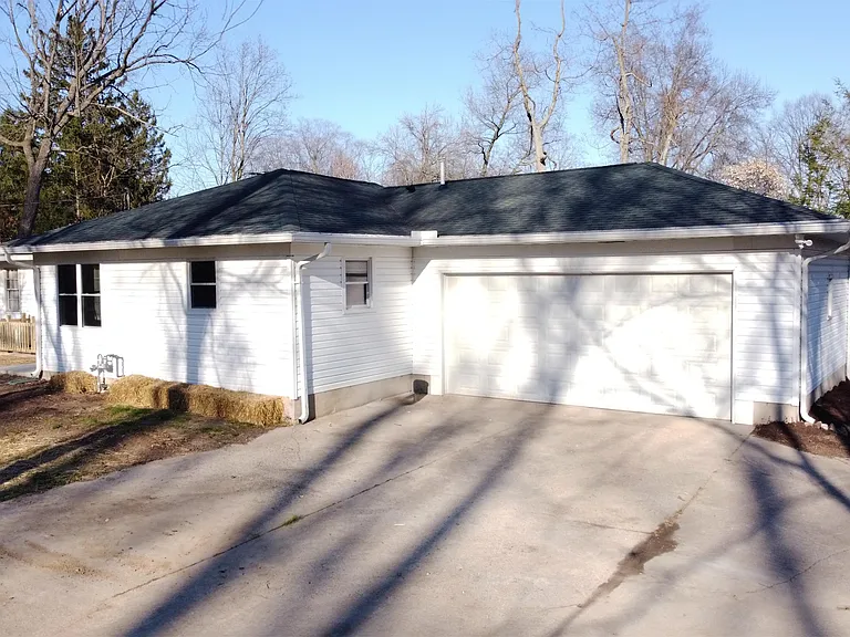 4823 Glenmina Dr — Photo 24