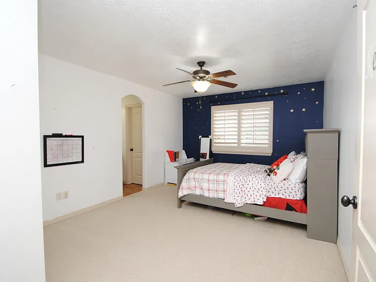 15823 Medina Lake Ln — Photo 26