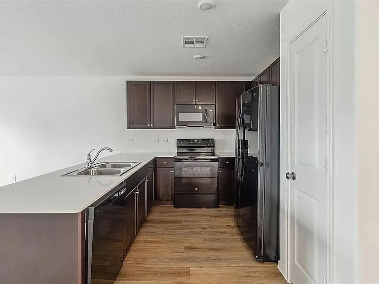 1104 Catfish Ln — Photo 5