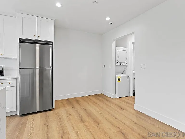 4265 42nd St #5 — Photo 15