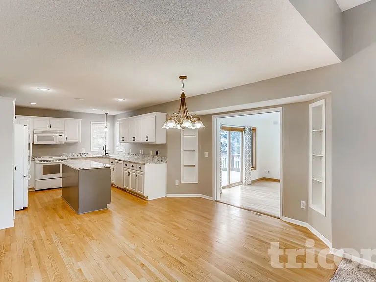 1259 Irvine Dr — Photo 5