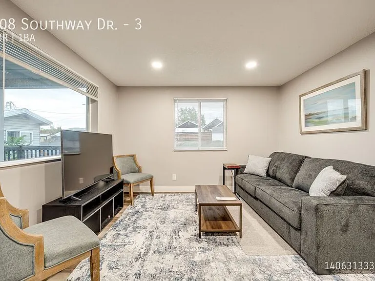 508 Southway Dr #3 — Photo 2