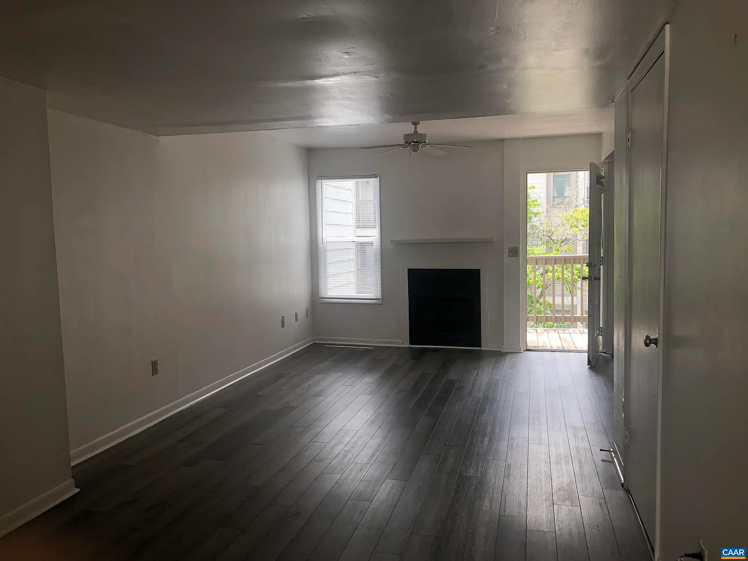 3 bed, 2.0 bath, 893 sqft, $3,000 — Photo 2