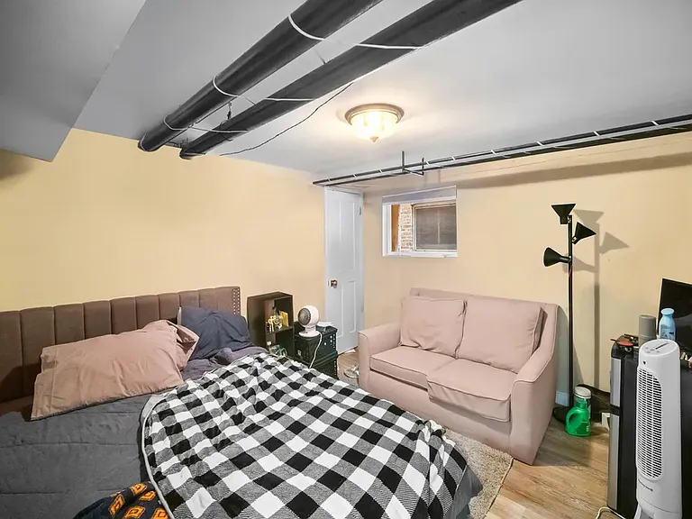 6447 N Glenwood Ave — Photo 2