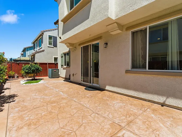 520 E Albertina Ave — Photo 37