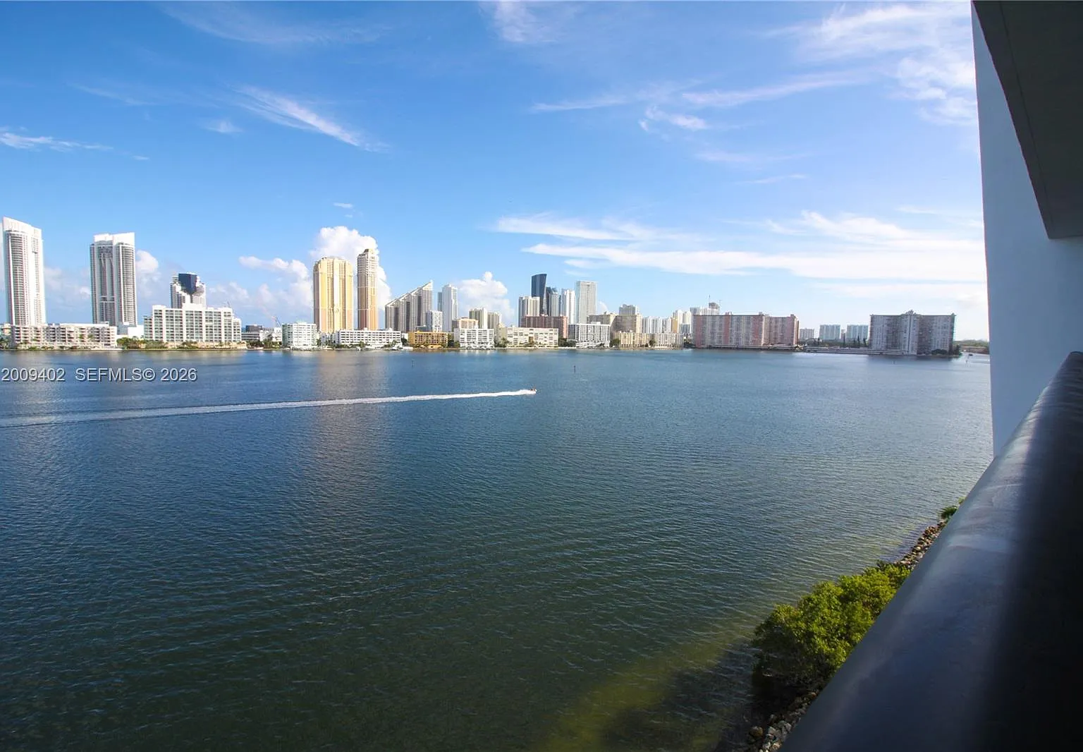 Prive Condo — Photo 3