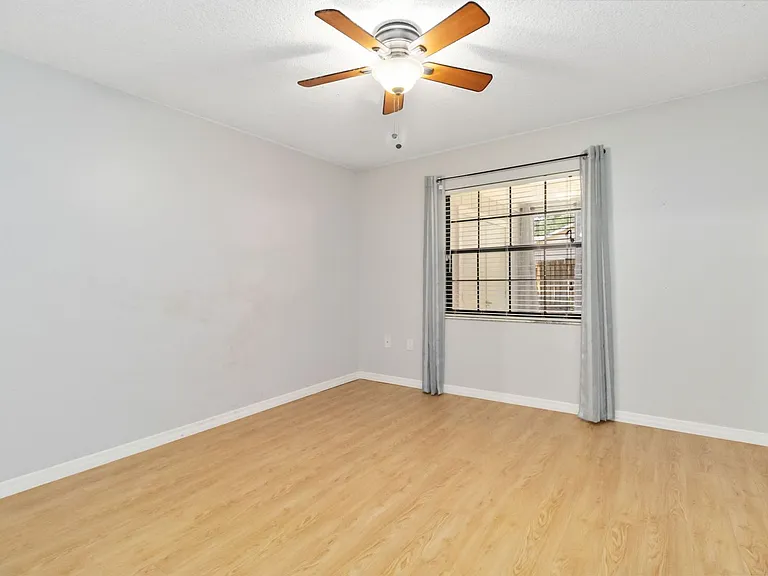 3528 Bay Ct — Photo 21