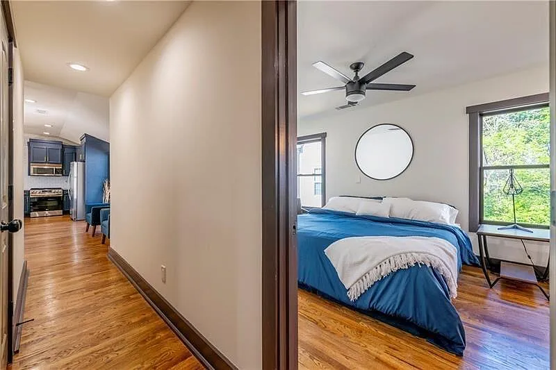 3 bed, 2.0 bath, 1330 sqft, $2,600 — Photo 4
