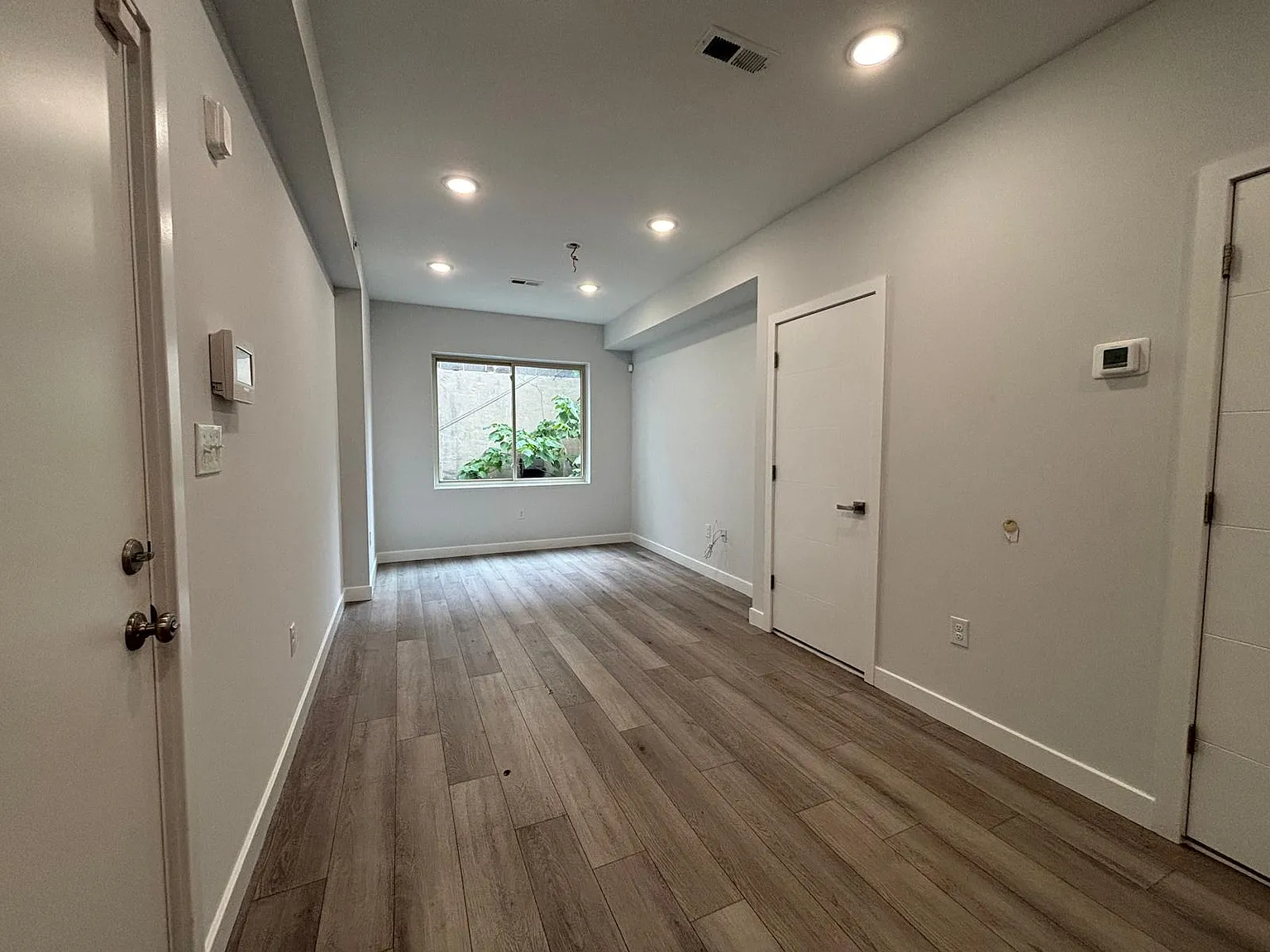 2 bed, 2.5 bath, 700 sqft, $1,545 — Photo 2