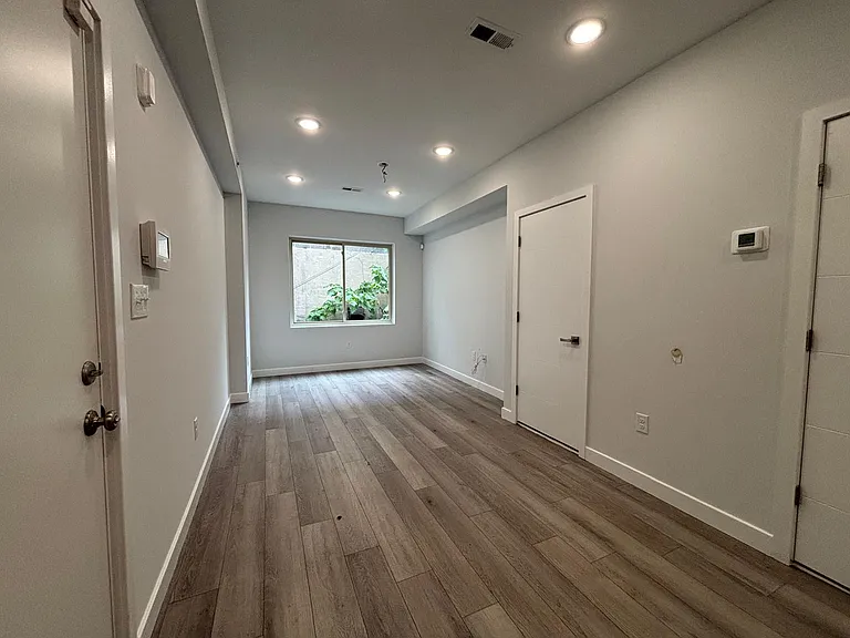 2226 N Franklin St #B — Photo 2