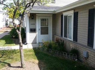 1453 Cove Dr, Prospect Heights, IL 60070