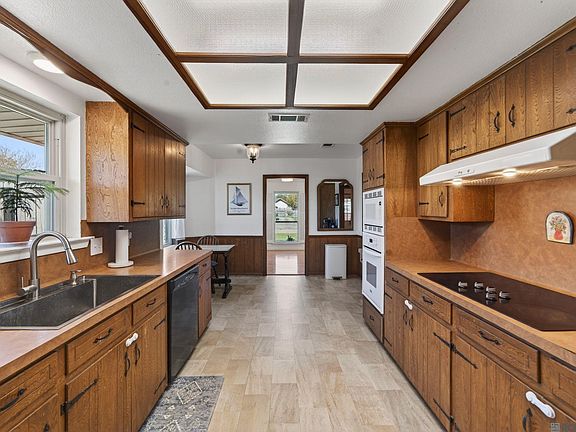 4th image of 10656 Cal Rd