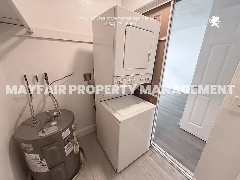 240 SW 8th St #10 — Photo 8