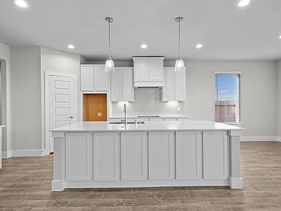 3rd image of 3410 Everglade Ln