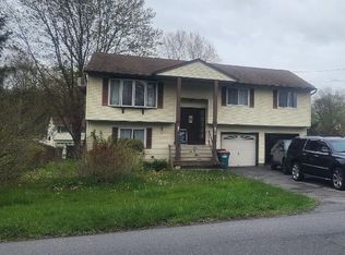 30 Sutton Park Rd, Poughkeepsie, NY 12603