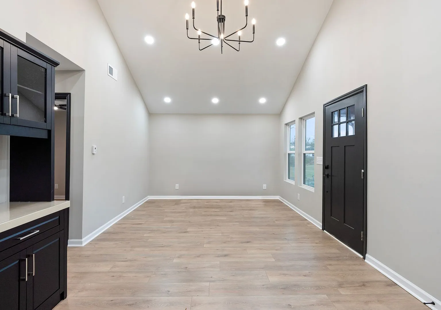 Brand New 3BR/1BA Home for Rent Walk to APSU & Downtown Clarksville! — Photo 4
