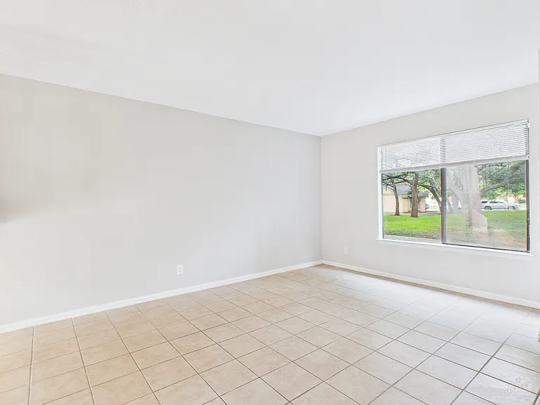9520 Quail Village Ln — Photo 6