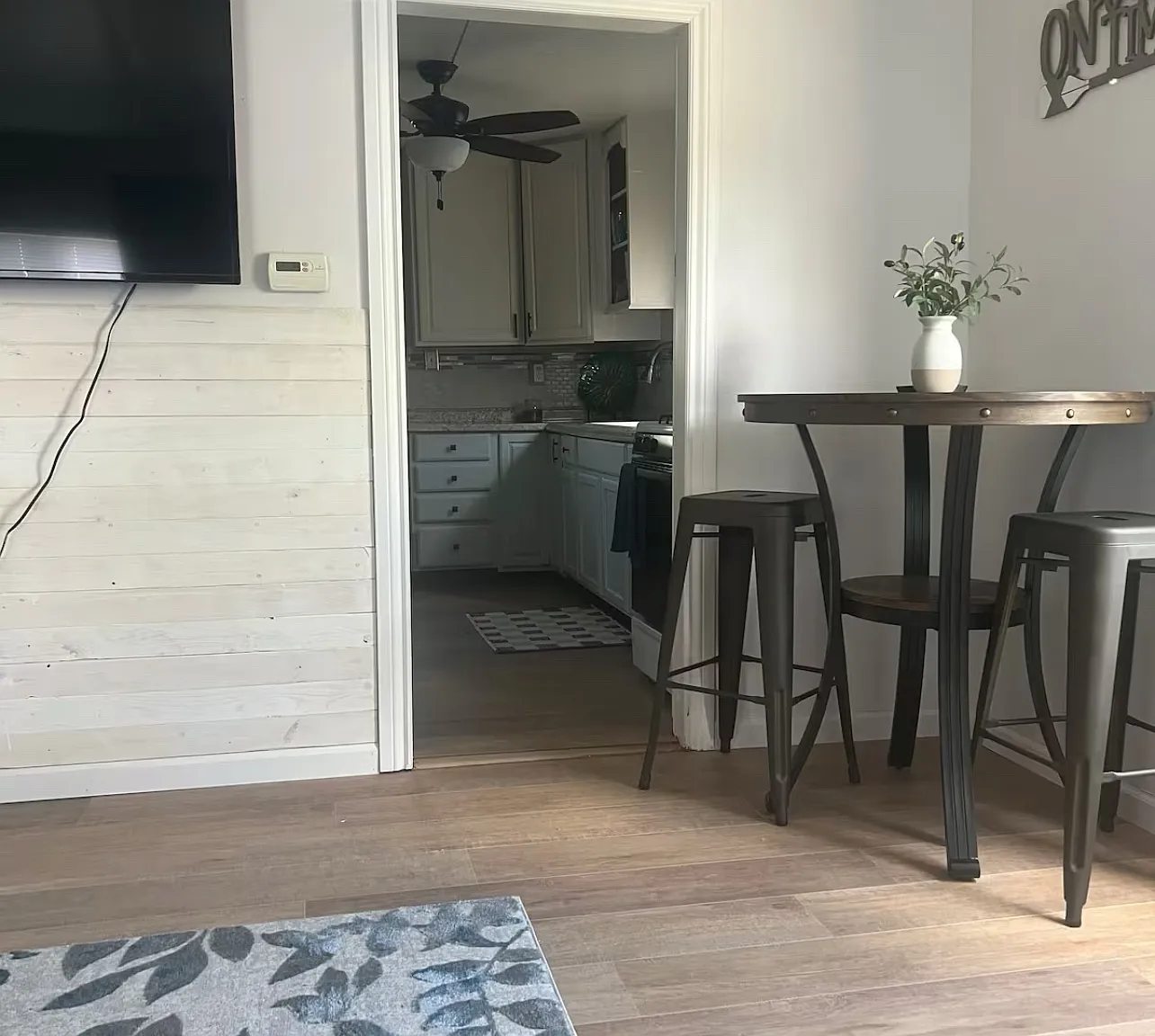 807 Concord Ln — Photo 3